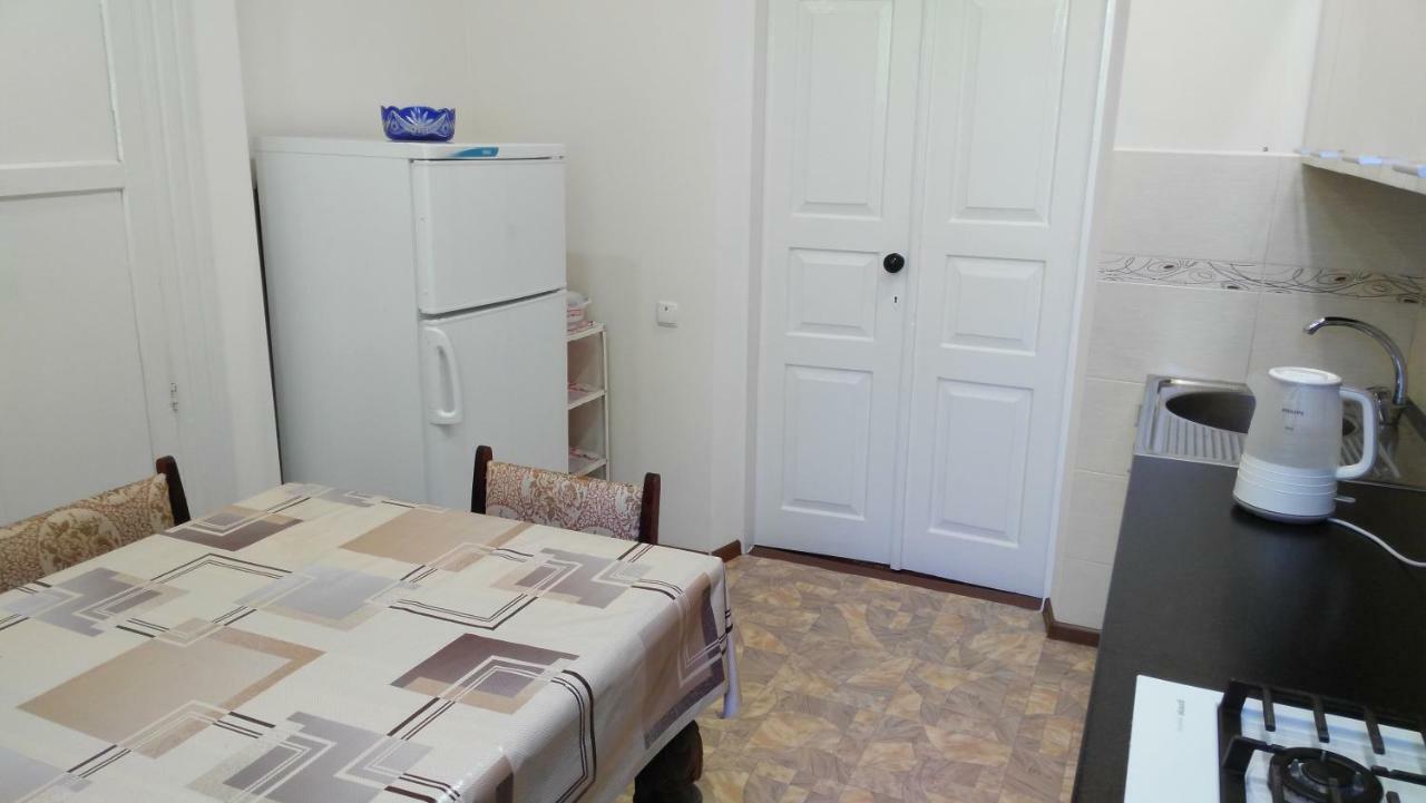 Separate Room Homestay In A Private House, Facilities Shared With Owner Berdicsiv Kültér fotó