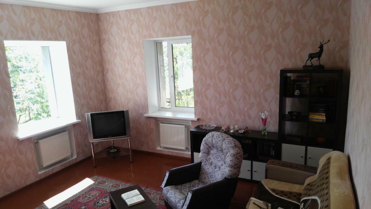 Separate Room Homestay In A Private House, Facilities Shared With Owner Berdicsiv Kültér fotó